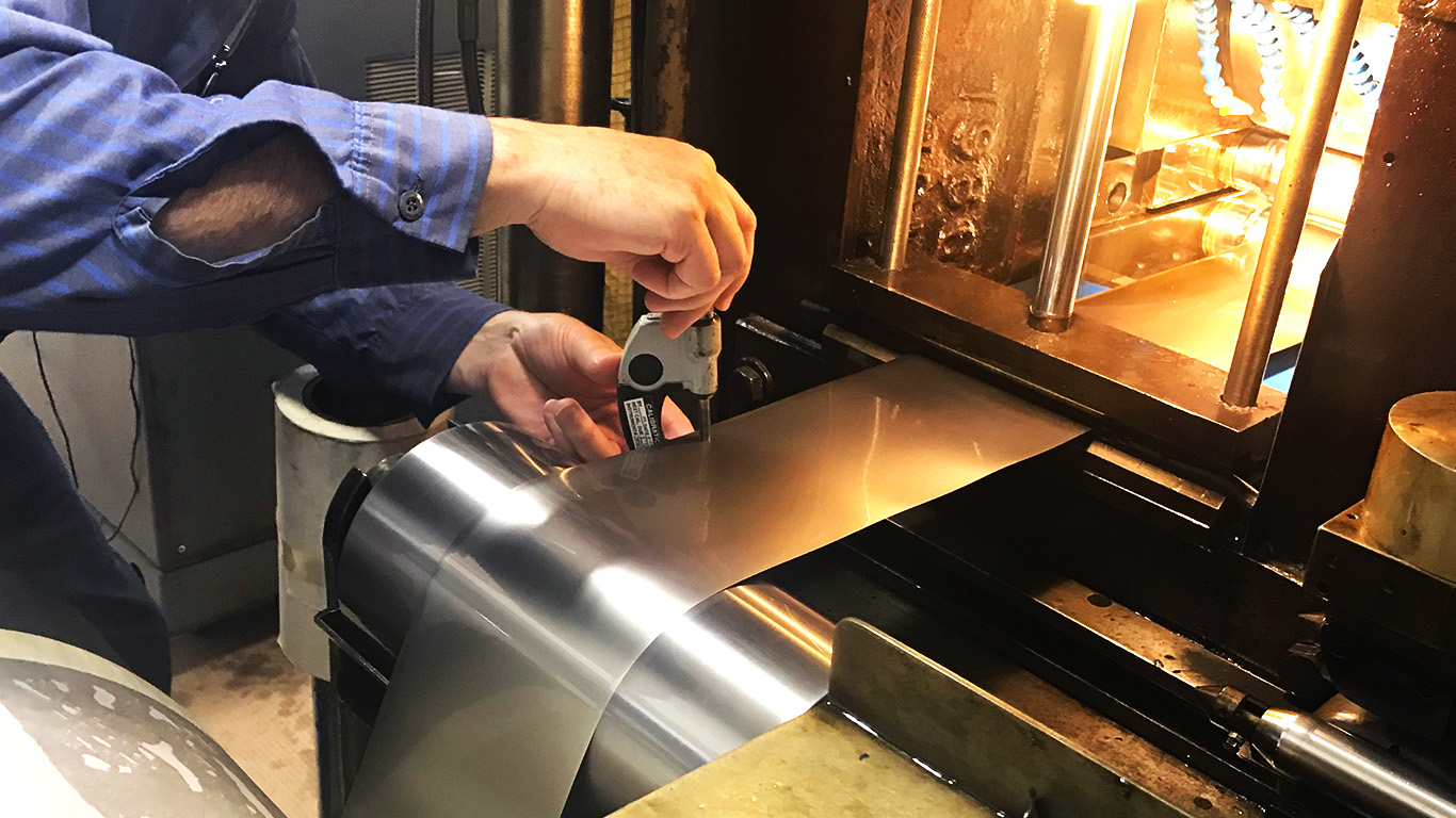 Nickel Clad Molybdenum Foil Rolling